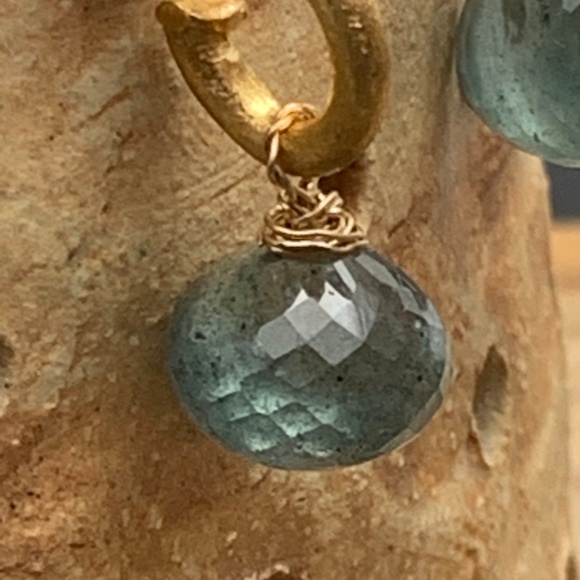 Moss Aquamarine handmade gold earrings - Picture 3 of 5